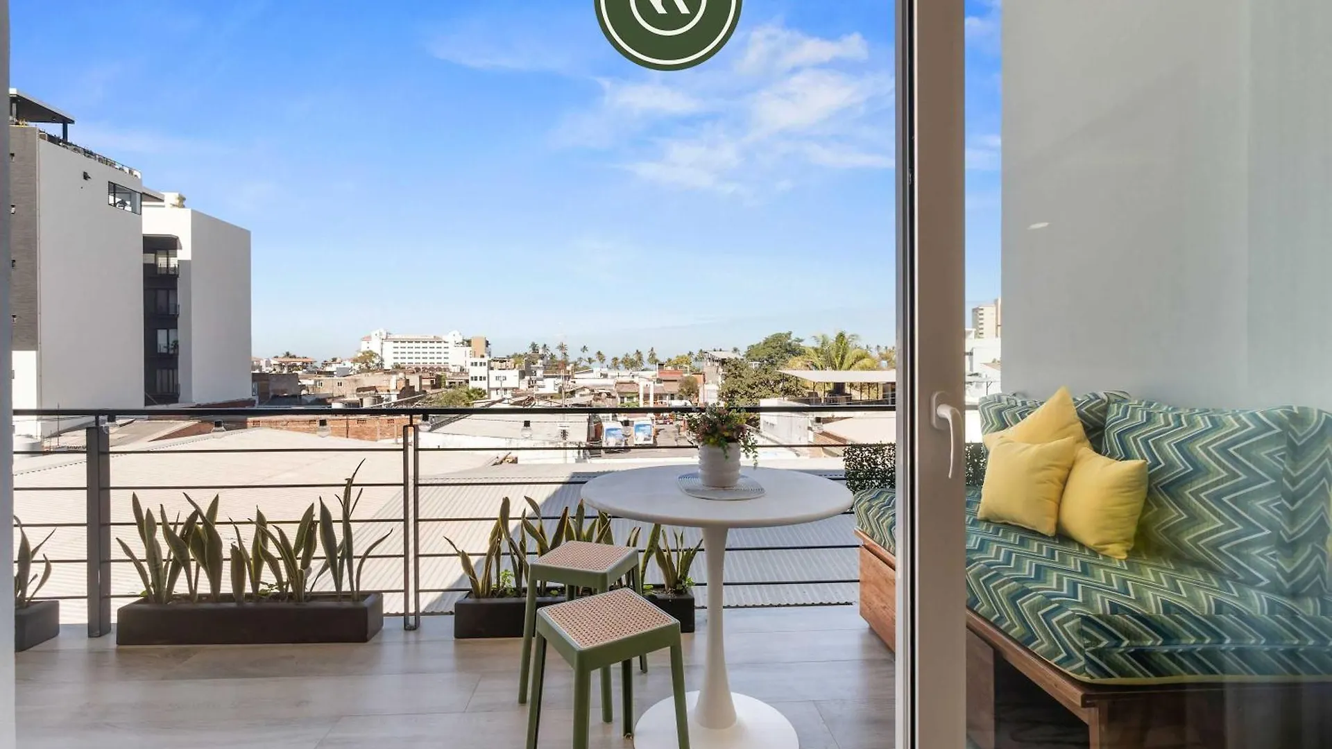 Boho 2 Bedroom Condo - Dowtown - Rooftop Pool - Jacuzzi Puerto Vallarta