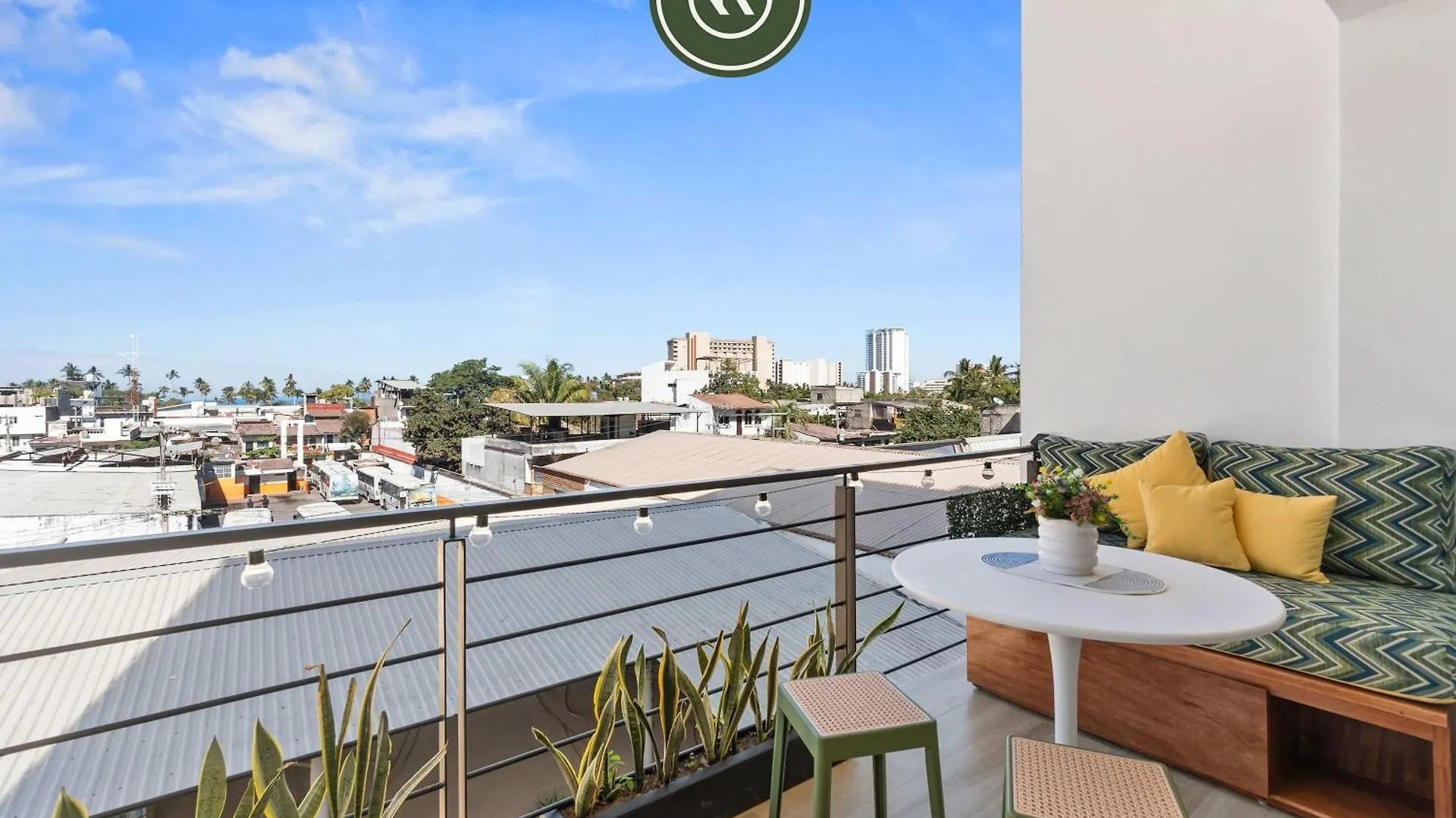 Boho 2 Bedroom Condo - Dowtown - Rooftop Pool - Jacuzzi Puerto Vallarta