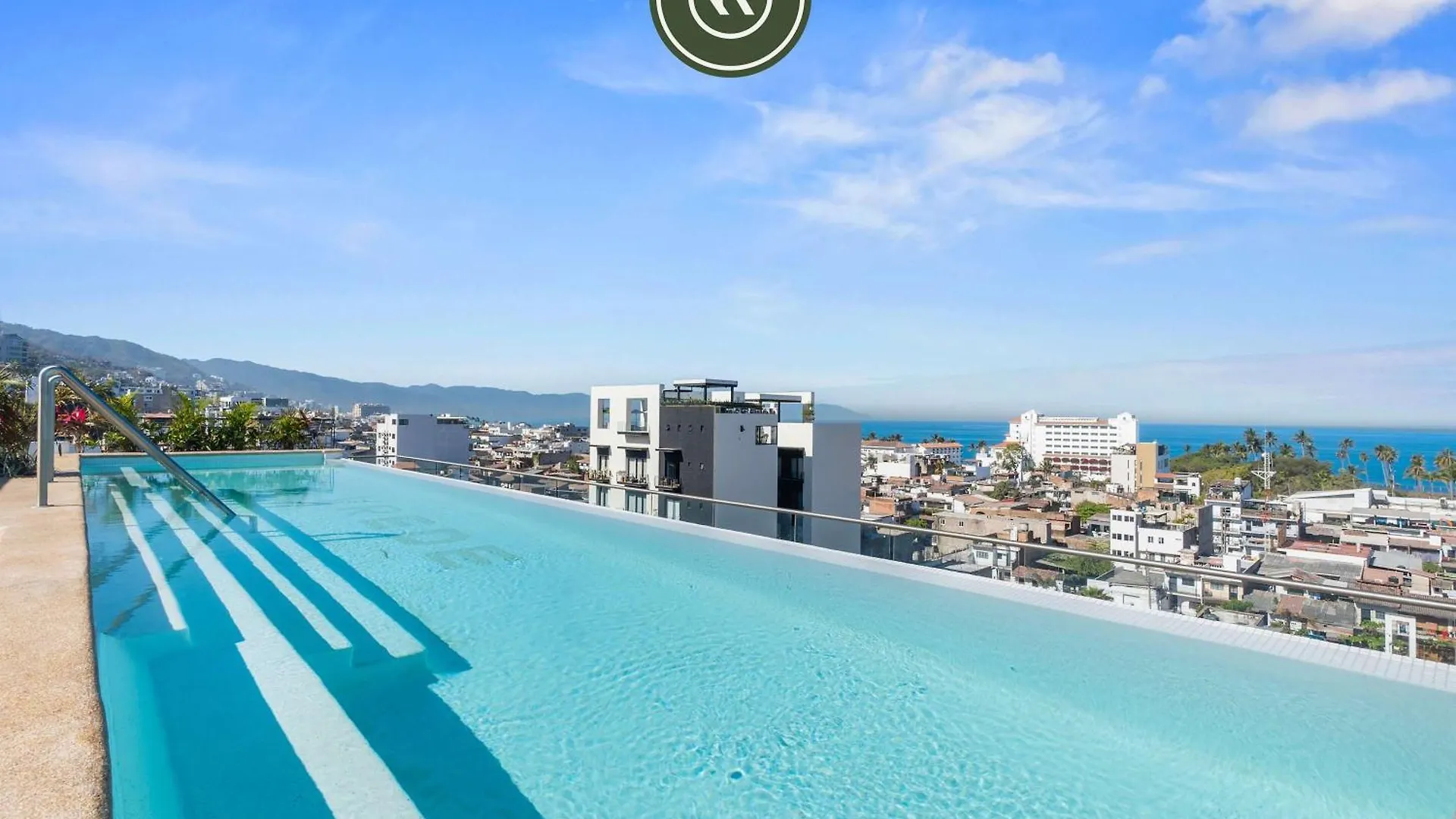 Boho 2 Bedroom Condo - Dowtown - Rooftop Pool - Jacuzzi Puerto Vallarta